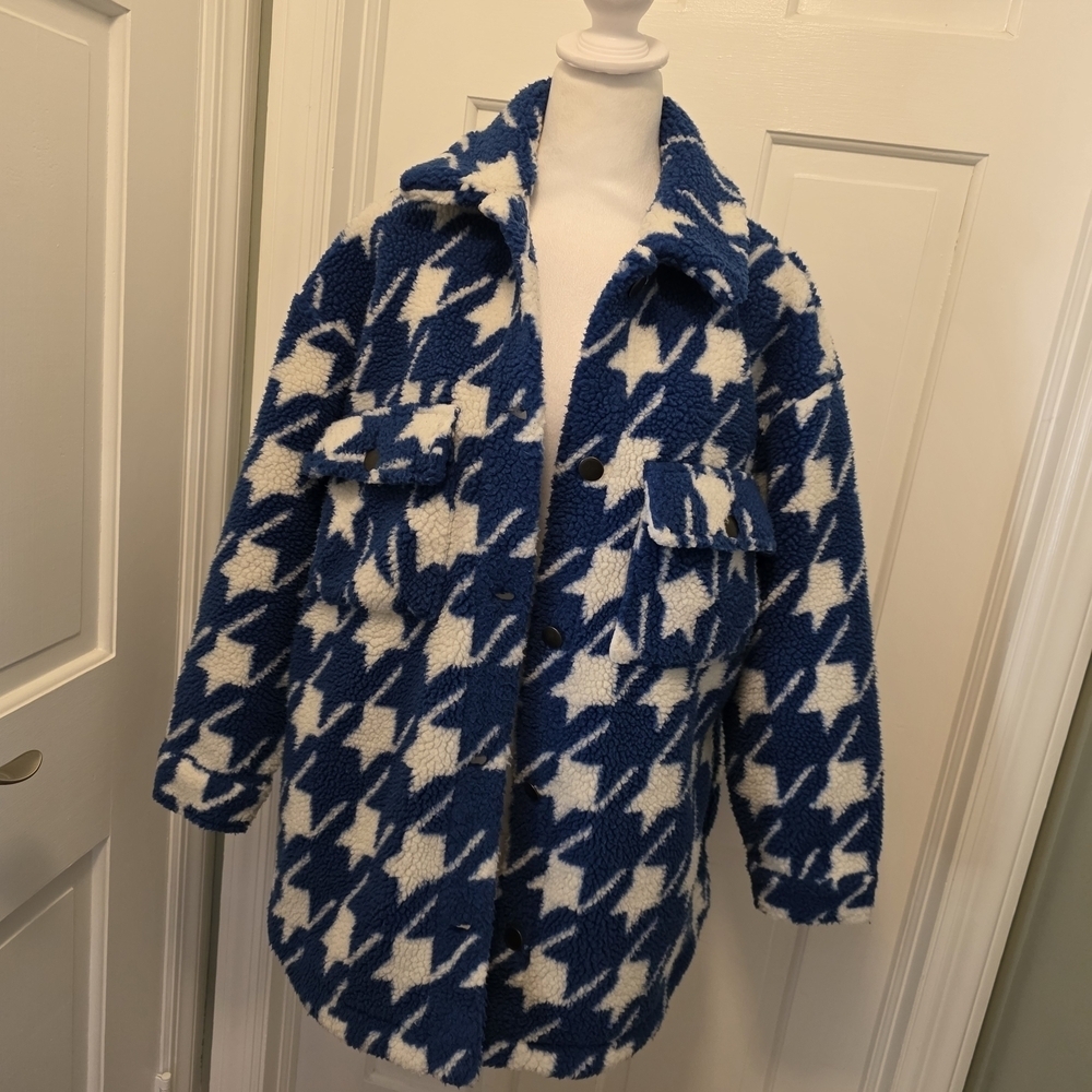 Cotton On Blue and White Houndstooth Shacket Size Medium, Casual, Soft